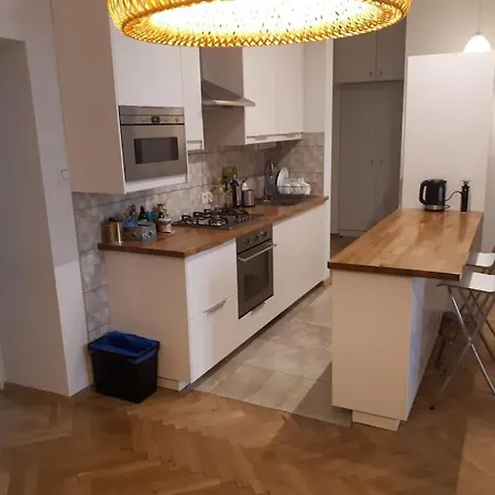 Centrally Located With 4 Bedrooms Garbarska Апартаменты Краков